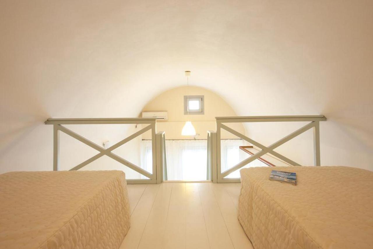 Santorini Med Homes - Sunday Apartment Мессария Экстерьер фото