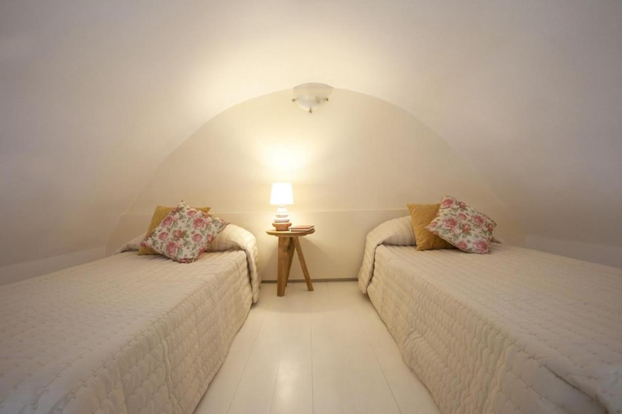 Santorini Med Homes - Sunday Apartment Мессария Экстерьер фото
