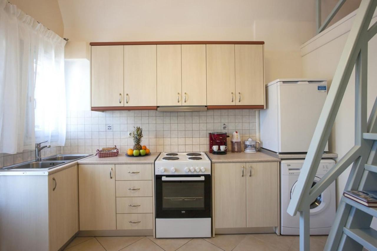 Santorini Med Homes - Sunday Apartment Мессария Экстерьер фото