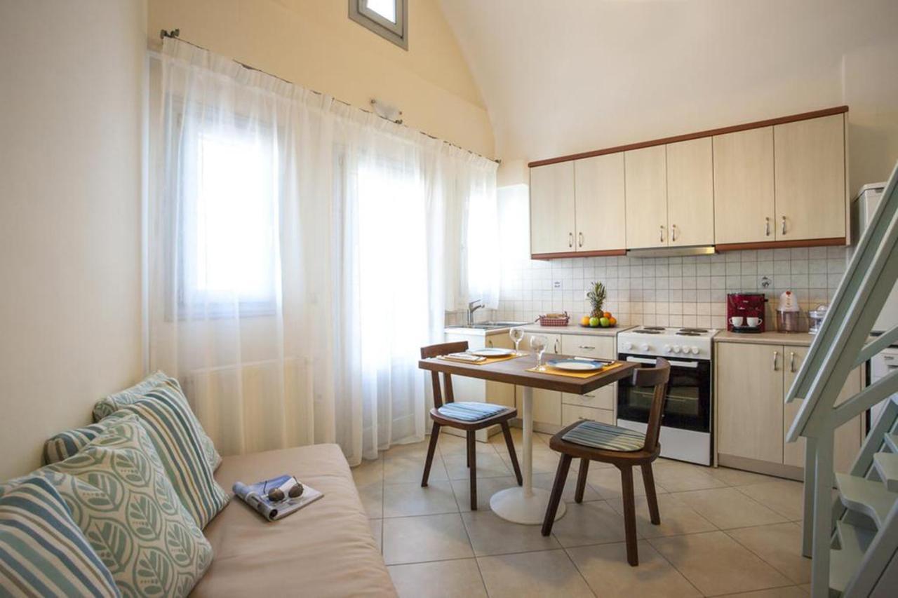 Santorini Med Homes - Sunday Apartment Мессария Экстерьер фото